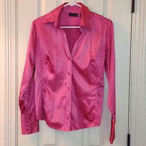 Beautiful pink/mauve blouse by New York & Company size small!